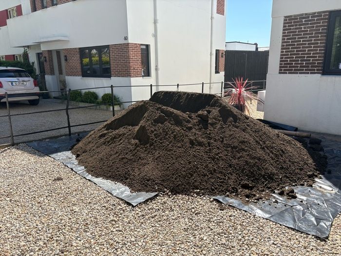 sand/topsoil/stone
