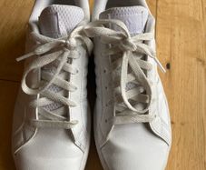 white adidas trainers size 4