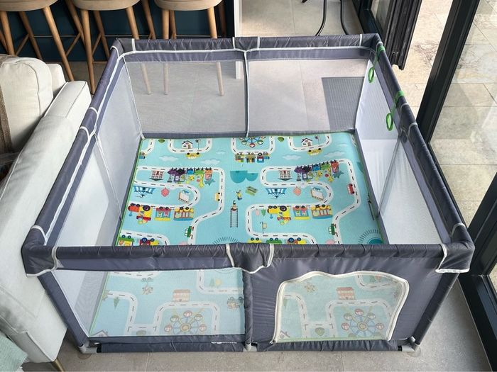 Kids playpen