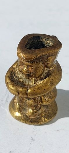 vintage minauture brass Toby jug ornament,,collectors item,,sold as is ,see pictures for condition,,price includes post to anywhere in Ireland thank you.