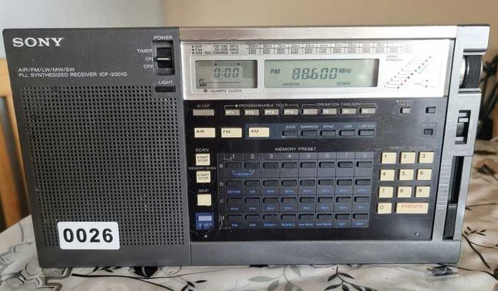 Sony ICF-2001D World Band Radio Tuner Receiver FM LW MW SW, working good.