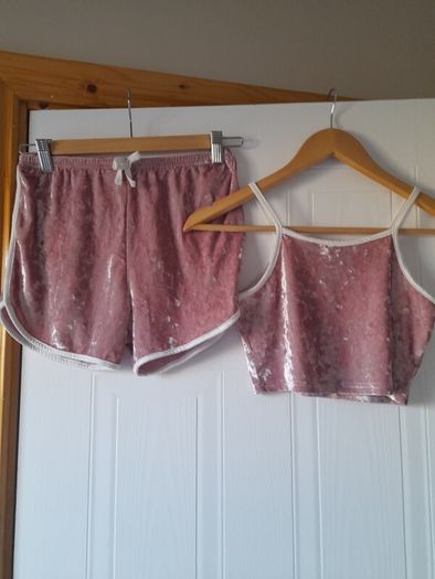girls cute top and shorts