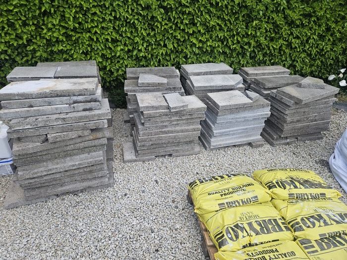 30sq m used 300mm x 600mm paving slabs & paving sand