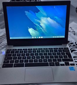 Samsung chromebook + Case and Charger