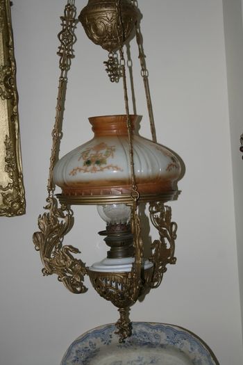 Antique Counter-Weighted  Parlor Oil Lamp