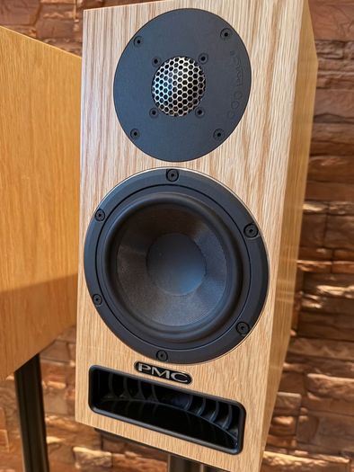 PMC twenty5.21 with stands