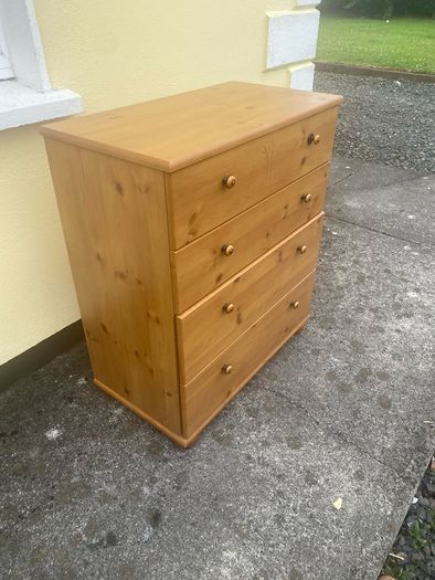 chest of drawers