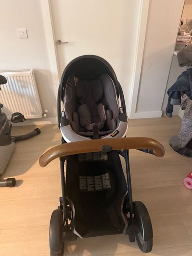 Nuna Pram 3 Piece set including car seat