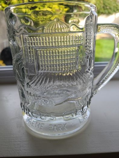 Beautiful large Vegas glass