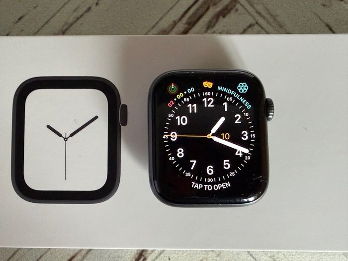 Apple Watch Series 4  44mm  Space Grey  Excellent Condition