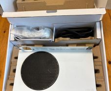 xbox series s (mint condition)