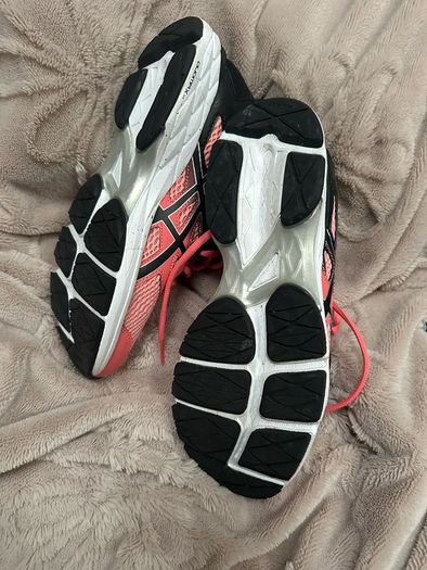 asics trainers