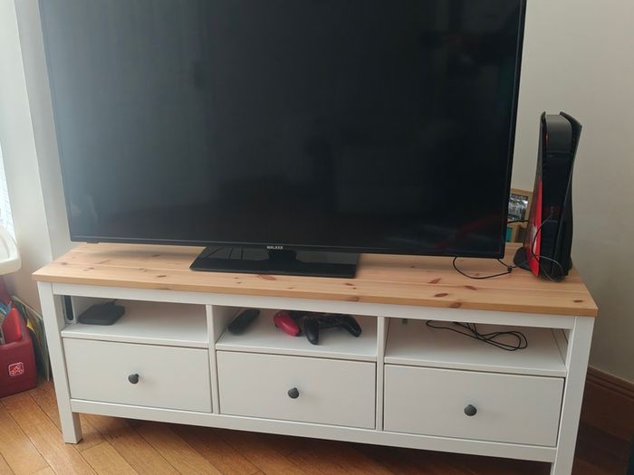 55 inch Walker TV with remote