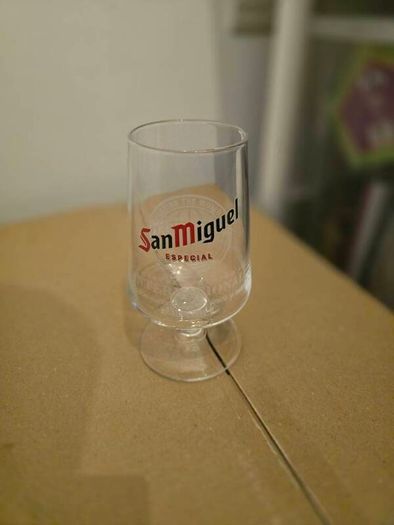Beer glass, pint glass, Stemmed Glasses Chalice glass