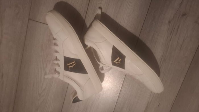 RI trainers uk9