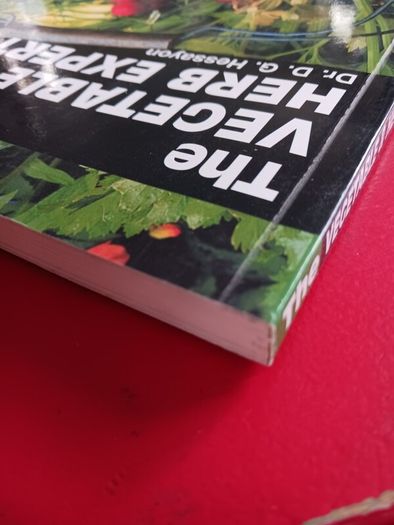 The Vegetable & Herb Expert/ Dr.D.G. Hessayon