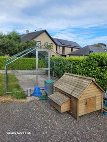 Hen house, Large Chicken run, Feeders,