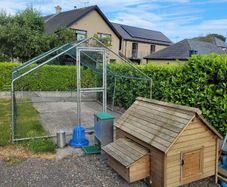 Hen house, Large Chicken run, Feeders,