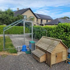 Hen house, Large Chicken run, Feeders,