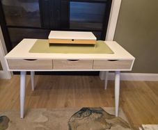 Desk with monitor stand/organiser&mat