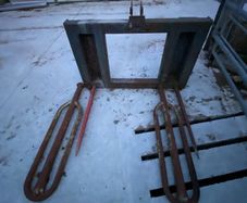 bale handler ducks foot and spikes
