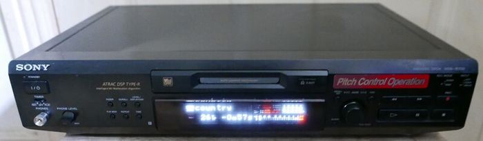 Sony MDS-JE530 Minidisc Player & Recorder, and 5 Discs - Works Well.