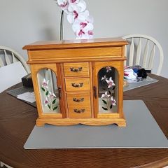 Jewellery box
