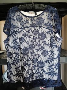 Beautiful Top Size 14