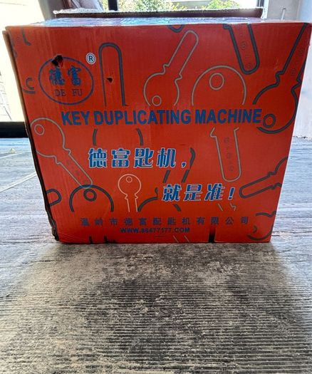 Key Cutting Machine: Defu 368A
