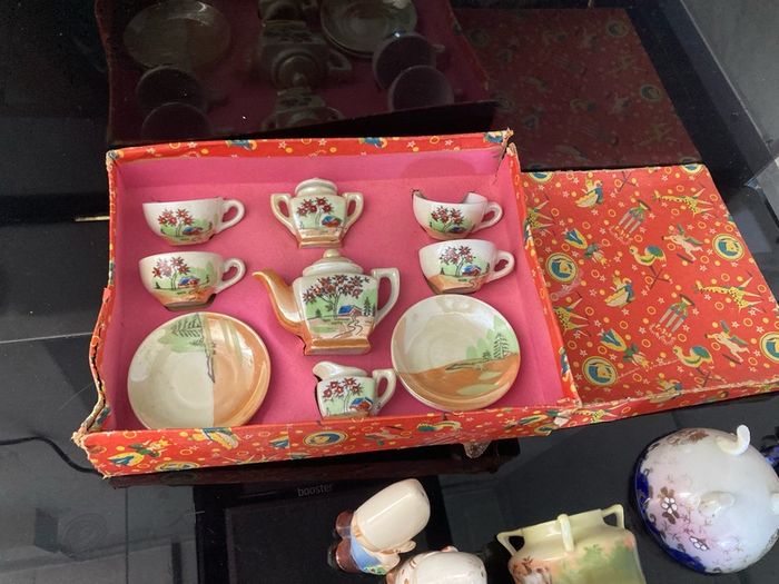 Royal doulton Goabel humble Wade Denton toy tea set figurine lot