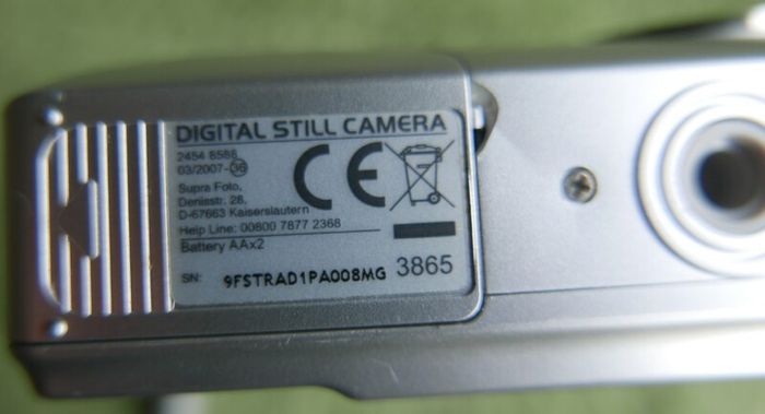 RAVELER DC-6900 6.0 Mega Pixels 3 x super ZOOM DIGITAL CAMERA WORKS (the camera runs on two AA batteries)