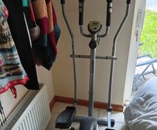 Body Sculpture BE6100D Magnetic Elliptical Strider Cross Trainer
