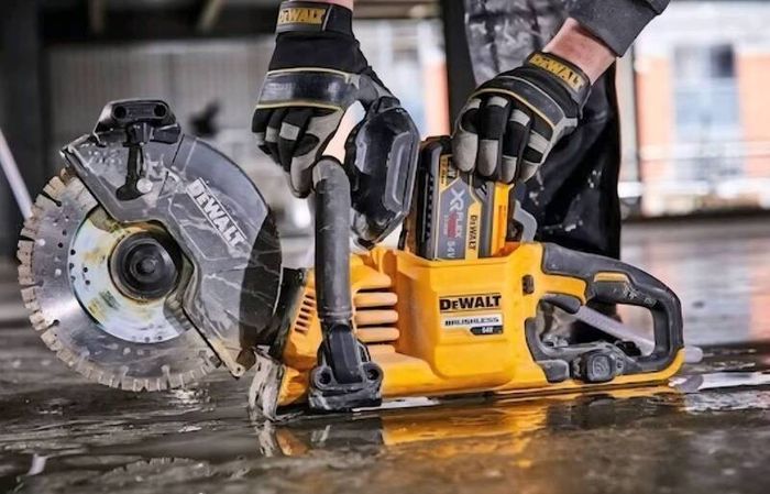 DeWALT 12AH 54V Flexvolt Battery. The Best A Professional Can Get. Closing down sale - all must go!.