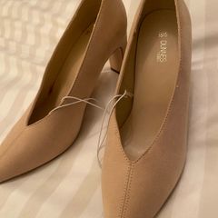 Classic Style shoes ..Neutral Colour so goes with everything
