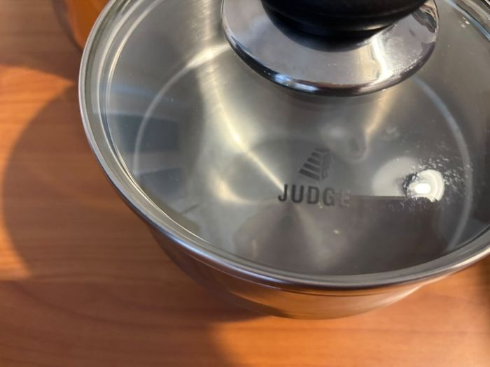 Judge pots