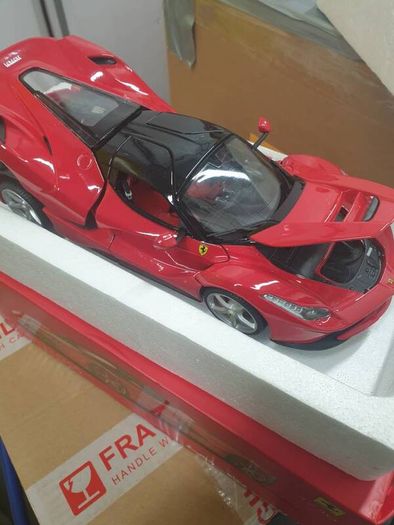1.18 Die.cast Model La. Ferrari.