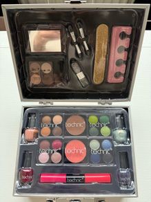 Brand new Technic make up set
