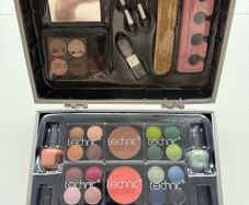 Brand new Technic make up set