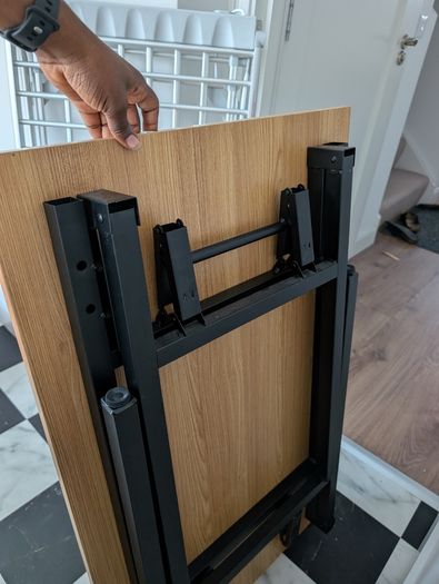 Foldable table
