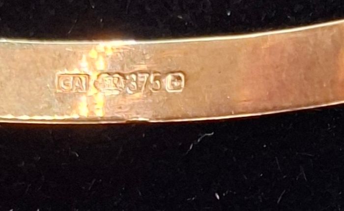 9ct gold baby bangle
