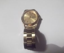 a seiko mens quartz wrist watch working