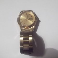 a seiko mens quartz wrist watch working