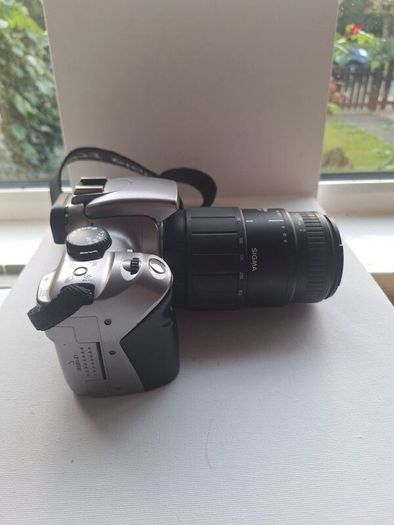 Canon EOS 300D digital SLR camera