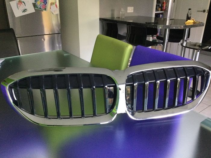 Genuine BMW G20/21 Front Kidney Grill.