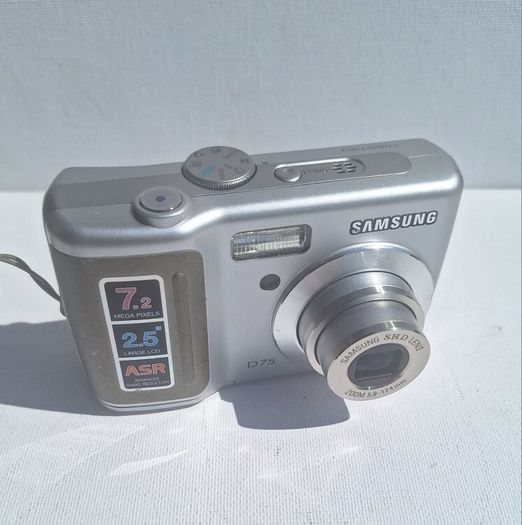 Samsung D75 Digital Camera