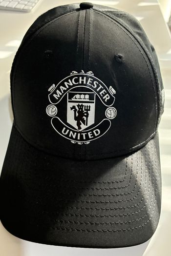 Manchester United New Era Black 9FORTY Crest Cap Excellent