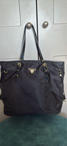 black tote bag