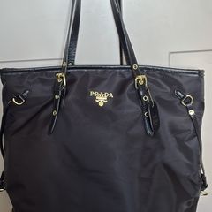 black tote bag