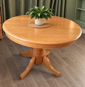 Round dining table