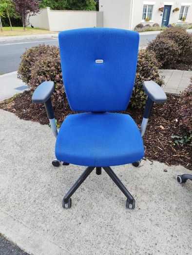 2 office chairs